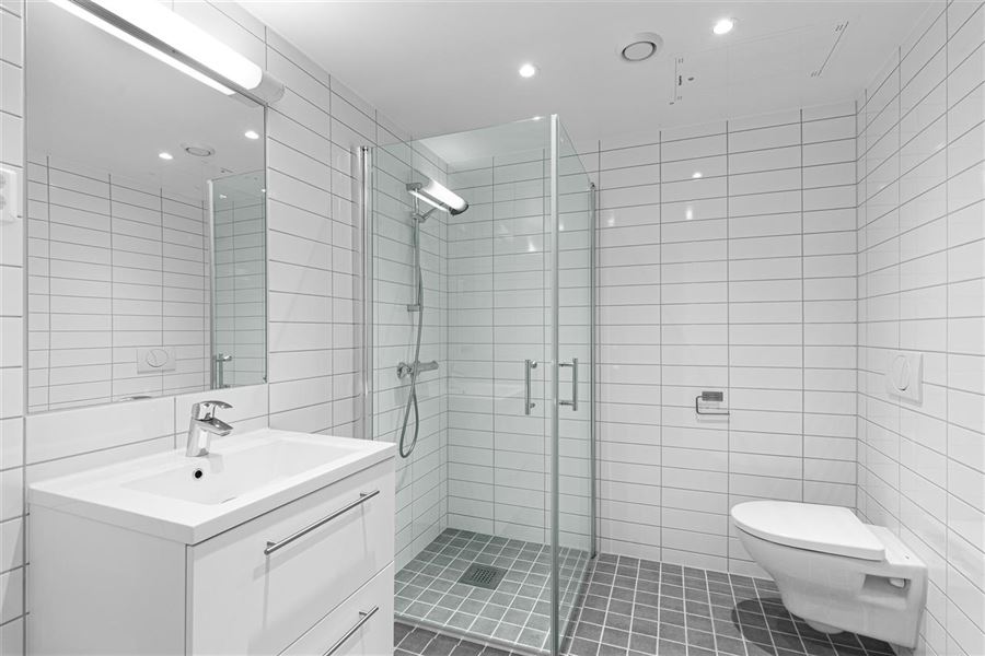 Ifø toilet væghængt - elegant og pladsbesparende løsning til dit badeværelse